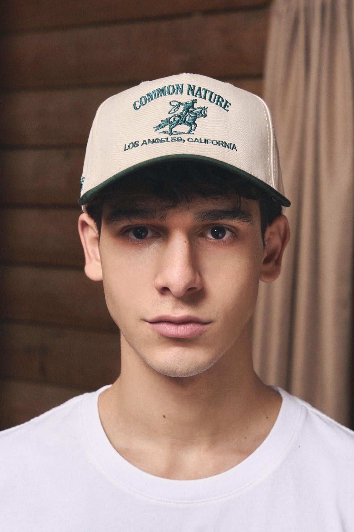 Man wearing the Rider's Hat in natural and black